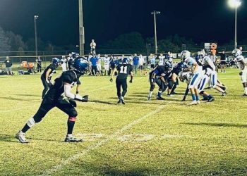 Lakeside Christian battles against Sarasota Christian in an SSAA 8-Man matchup last season [Photo Credit: Lakeside Christian Athletics - Twitter/X @LionsLCS]