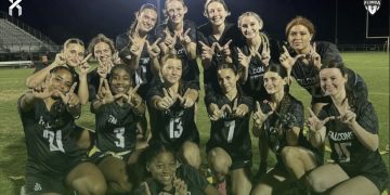 Jensen Beach picked up another big win on Friday night, a 34-0 victory over rival Martin County (Stuart). [@JFlagfb/X]